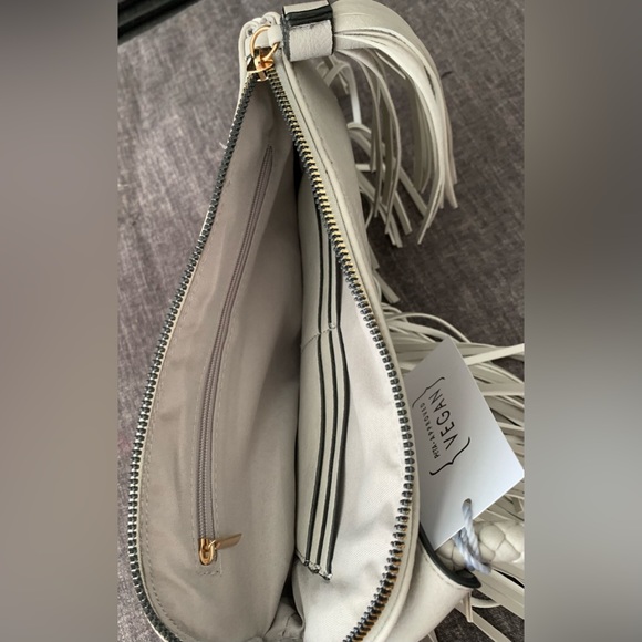 🆕NWT Calin Collection Light Grey Vegan Leather Wristlet with Fringes - Picture 4 of 4